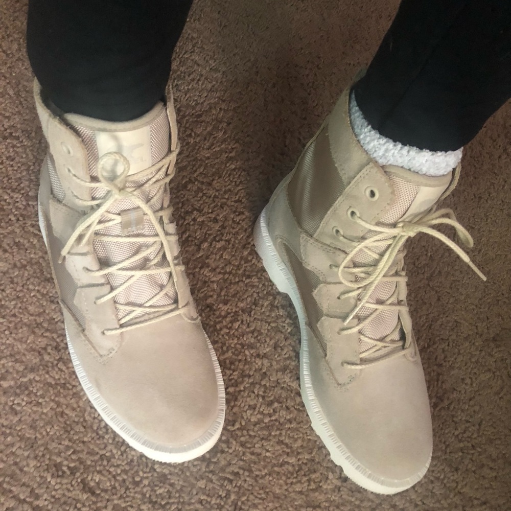 Tan Sorel boots